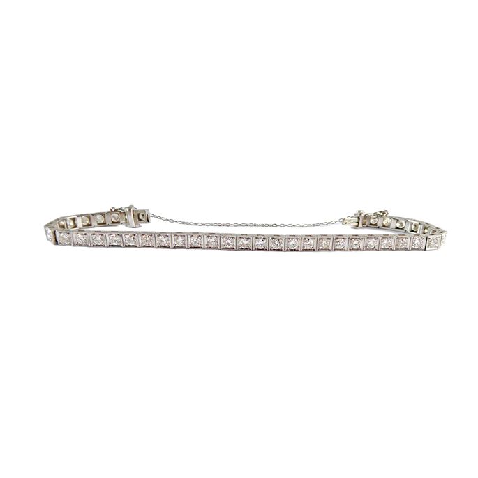 Art Deco diamond line bracelet with box collets, c.1920, with 41 uniform round brilliant cut diamonds, | MasterArt
